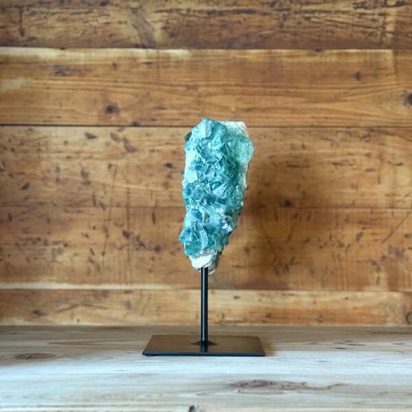 thersaurus, thesaurus edelstenen, heerlijk-eko, fluoriet, fuoriet op standaard, groene fluoriet, groene edelsteen