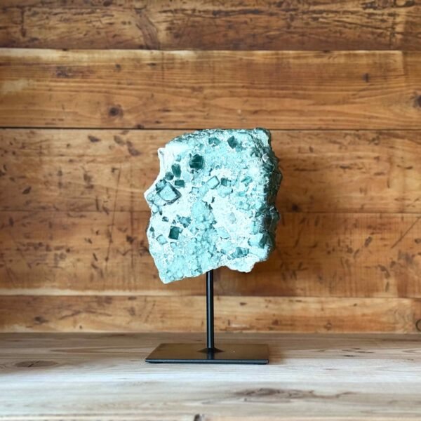 thersaurus, thesaurus edelstenen, heerlijk-eko, fluoriet, fuoriet op standaard, groene fluoriet, groene edelsteen