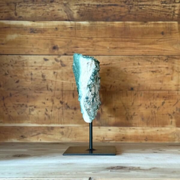 thersaurus, thesaurus edelstenen, heerlijk-eko, fluoriet, fuoriet op standaard, groene fluoriet, groene edelsteen