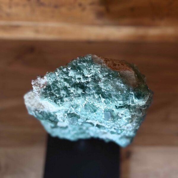 thersaurus, thesaurus edelstenen, heerlijk-eko, fluoriet, fuoriet op standaard, groene fluoriet, groene edelsteen