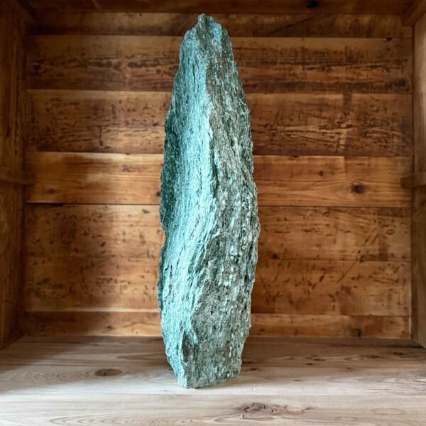 IMG_4458-2 thesaurus, edelstenen, wormerveer, exclusief, unieke stukken, fuchsiet, ruwe fuchsiet, fuchsiet ruw,