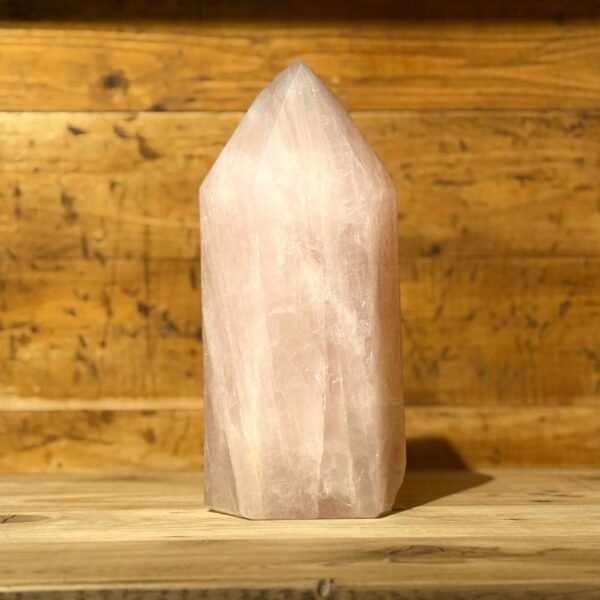 IMG_4659-2 Thesaurus, Thesaurus edelstenen, Heerlijk-eko, Heerlijk Wormerveer, rozenkwart, kwarts, obelisk, rozenkwarts punt,