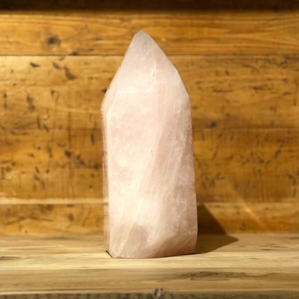 IMG_4660-2 Thesaurus, Thesaurus edelstenen, Heerlijk-eko, Heerlijk Wormerveer, rozenkwart, kwarts, obelisk, rozenkwarts punt,