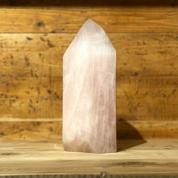 IMG_4661-2 Thesaurus, Thesaurus edelstenen, Heerlijk-eko, Heerlijk Wormerveer, rozenkwart, kwarts, obelisk, rozenkwarts punt,