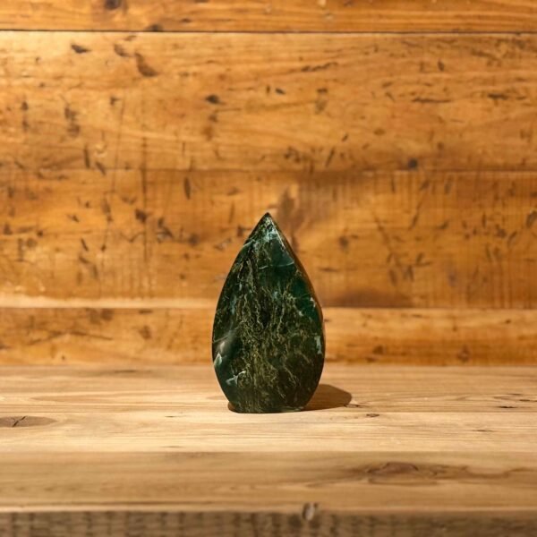 Thesaurus, Thesaurus edelstenen, Heerlijk-eko, Heerlijk Wormerveer, fuchsiet, fuchsiet vlam, sculptuur, beeldhouwwerk, edelsteen, edelstenen beeldwerk, edelstenen