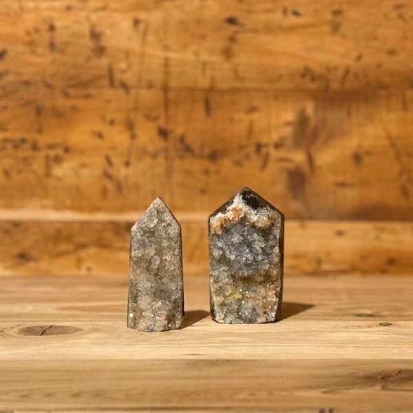 Thesaurus, Thesaurus edelstenen, Heerlijk-eko, Heerlijk Wormerveer, zwarte agaat, agaat, puntje, punt, uit gekristalliseerd, kristalvorming, gekristalliseerd