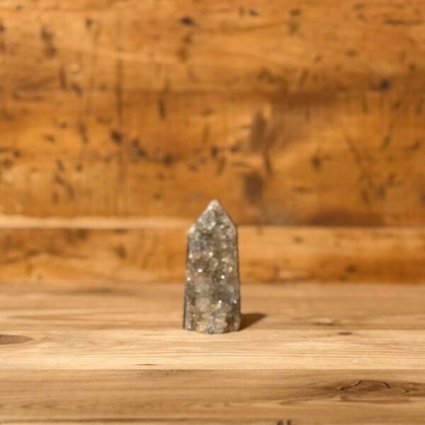 Thesaurus, Thesaurus edelstenen, Heerlijk-eko, Heerlijk Wormerveer, zwarte agaat, agaat, puntje, punt, uit gekristalliseerd, kristalvorming, gekristalliseerd, ruwe agaat