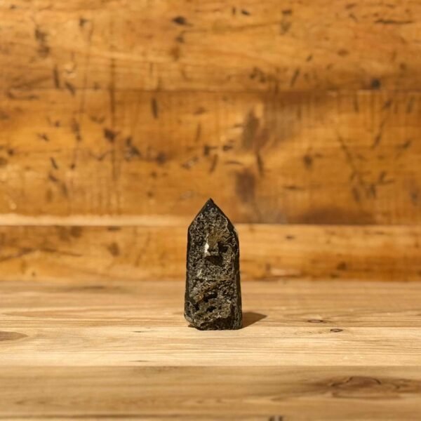 Thesaurus, Thesaurus edelstenen, Heerlijk-eko, Heerlijk Wormerveer, zwarte agaat, agaat, puntje, punt, uit gekristalliseerd, kristalvorming, gekristalliseerd, ruwe agaat