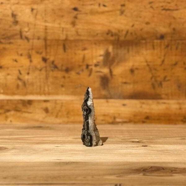 Thesaurus, Thesaurus edelstenen, Heerlijk-eko, Heerlijk Wormerveer, zwarte agaat, agaat, puntje, punt, uit gekristalliseerd, kristalvorming, gekristalliseerd, ruwe agaat