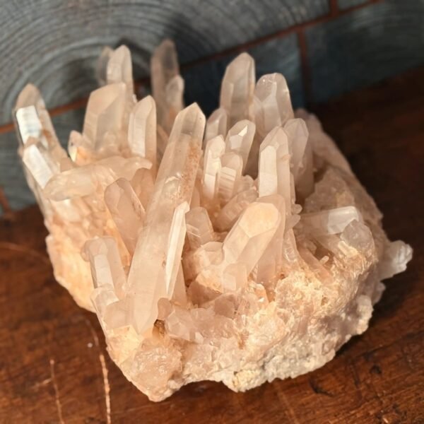 IMG_4967-2 Thesaurus, Thesaurus edelstenen, Heerlijk-eko, Heerlijk Wormerveer, bergkristal, bergkristal cluster, uniek, dubbeleinder, ruwe bergkristal, interieur, fantastisch, grote bergkristal cluster, bergkristalcluster