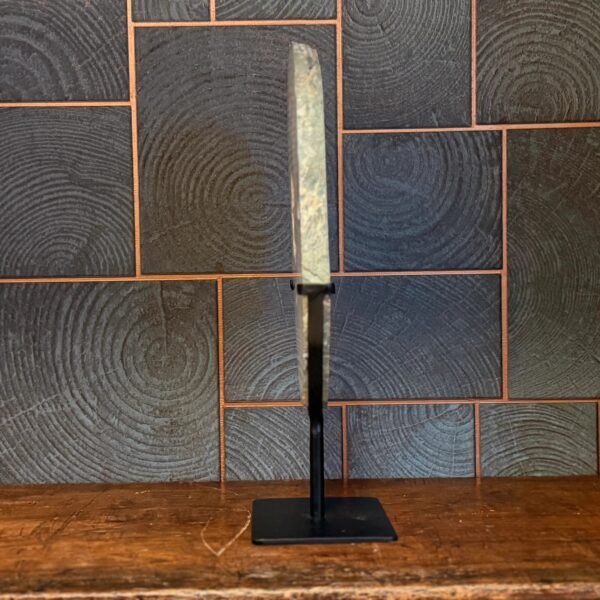 IMG_4976-2 Thesaurus, Thesaurus edelstenen, Heerlijk-eko, Heerlijk Wormerveer, agaat, agaat op standaard, gekristalliseerd, interieur, standaard, agaatschijf, agaat schijf, agaat plak,