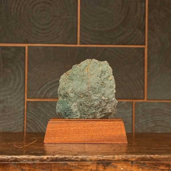 Thesaurus, Thesaurus edelstenen, edelstenen, Heerlijk Wormerveer, amethist, houten voet, sokkel, ruwe amethist,