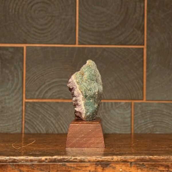 Thesaurus, Thesaurus edelstenen, edelstenen, Heerlijk Wormerveer, amethist, houten voet, sokkel, ruwe amethist,