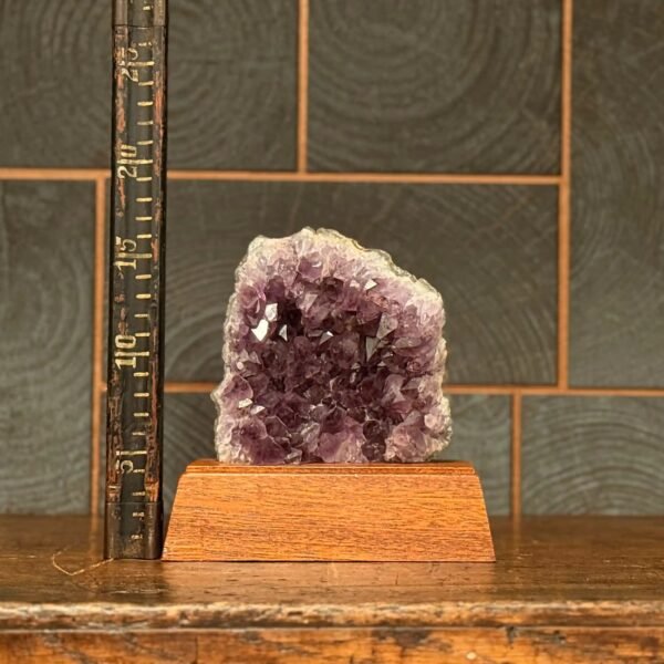 Thesaurus, Thesaurus edelstenen, edelstenen, Heerlijk Wormerveer, amethist, houten voet, sokkel, ruwe amethist,