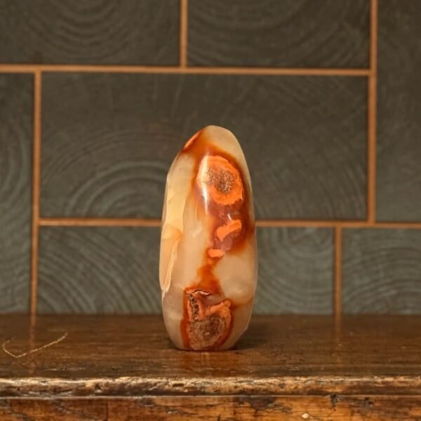 IMG_5175-2 Thesaurus, Thesaurus edelstenen, edelstenen, Heerlijk Wormerveer, exclusief, carneool, vrije vorm, sculptuur, kristal