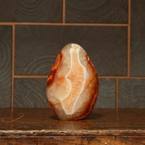 IMG_5176-2 Thesaurus, Thesaurus edelstenen, edelstenen, Heerlijk Wormerveer, exclusief, carneool, vrije vorm, sculptuur, kristal