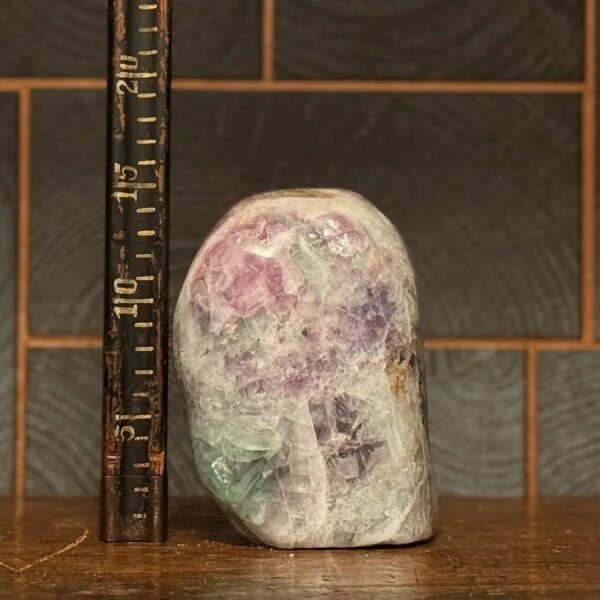 Thesaurus, Thesaurus edelstenen, edelstenen, Heerlijk Wormerveer, floutier, gepolijst, ruw, ruwe, groene fluoriet, paarse fluoriet, sculptuur, vrije vorm,