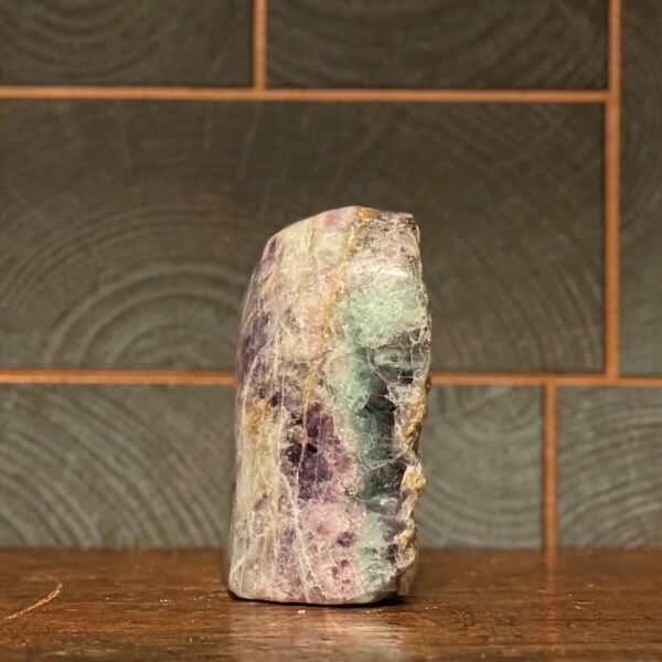 Thesaurus, Thesaurus edelstenen, edelstenen, Heerlijk Wormerveer, fluoriet, gepolijst, ruw, ruwe, groene fluoriet, paarse fluoriet, sculptuur, vrije vorm,