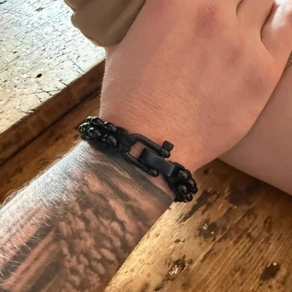 Thesaurus, Thesaurus edelstenen, edelstenen, Heerlijk Wormerveer, , armband, mannen armband, stoere armband, paracord, robuust, robuuste armband, persoonlijk, uniek, gepersonaliseerd, gepersonaliseerde armband, duurzaam, stevige armband, zwarte agaat, agaat, mat zwart, harpsluiting