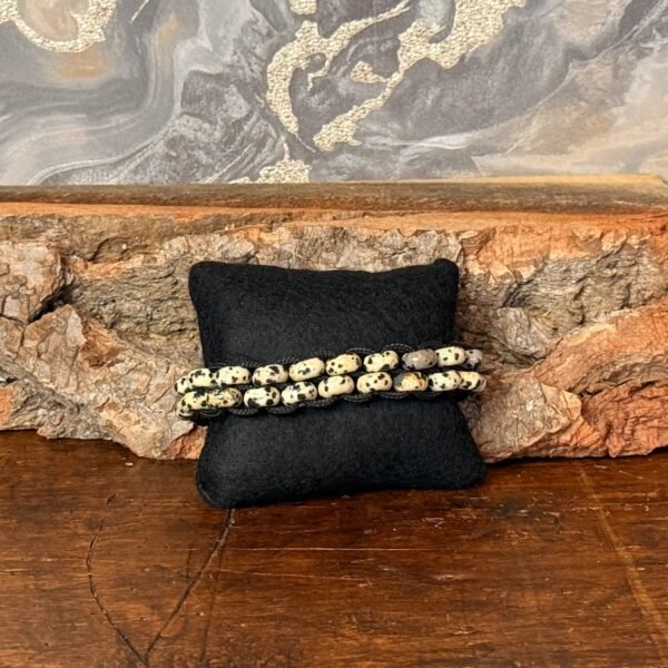 Thesaurus, Thesaurus edelstenen, edelstenen, Heerlijk Wormerveer, , armband, mannen armband, stoere armband, paracord, robuust, robuuste armband, persoonlijk, uniek, gepersonaliseerd, gepersonaliseerde armband, duurzaam, stevige armband, zwarte agaat, agaat, mat zwart, harpsluiting, dalmatiër jaspis