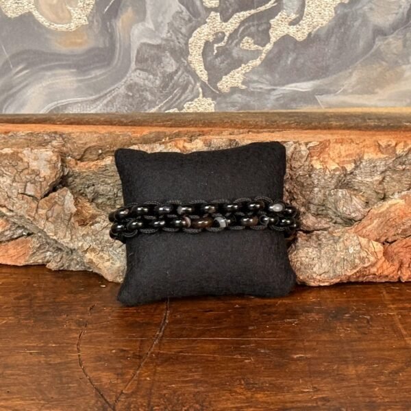 Thesaurus, Thesaurus edelstenen, edelstenen, Heerlijk Wormerveer, , armband, mannen armband, stoere armband, paracord, robuust, robuuste armband, persoonlijk, uniek, gepersonaliseerd, gepersonaliseerde armband, duurzaam, stevige armband, mat zwart, harpsluiting, zwarte agaat, agaat,