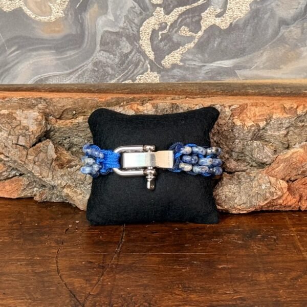 IMG_5353-2 Thesaurus, Thesaurus edelstenen, edelstenen, Heerlijk Wormerveer, , armband, mannen armband, stoere armband, paracord, robuust, robuuste armband, persoonlijk, uniek, gepersonaliseerd, gepersonaliseerde armband, duurzaam, stevige armband, harpsluiting, RVS sluiting, RVS harpsluiting, sodaliet