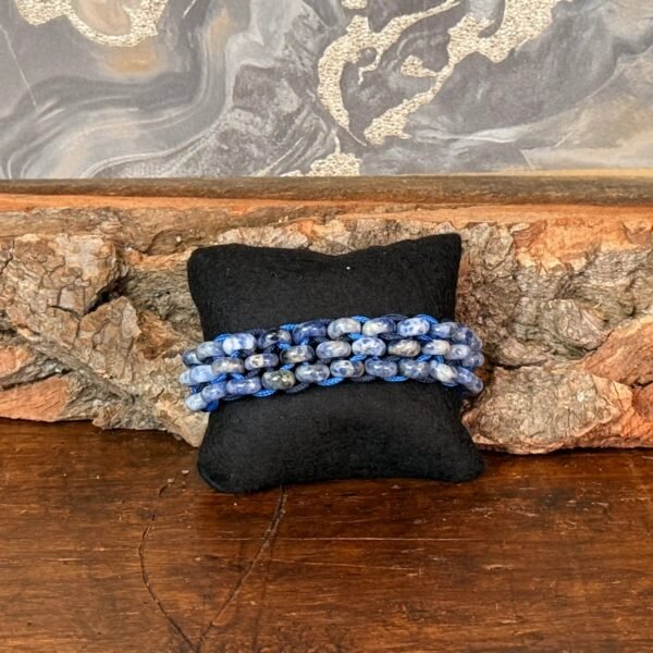 IMG_5354-2 Thesaurus, Thesaurus edelstenen, edelstenen, Heerlijk Wormerveer, , armband, mannen armband, stoere armband, paracord, robuust, robuuste armband, persoonlijk, uniek, gepersonaliseerd, gepersonaliseerde armband, duurzaam, stevige armband, harpsluiting, RVS sluiting, RVS harpsluiting, sodaliet