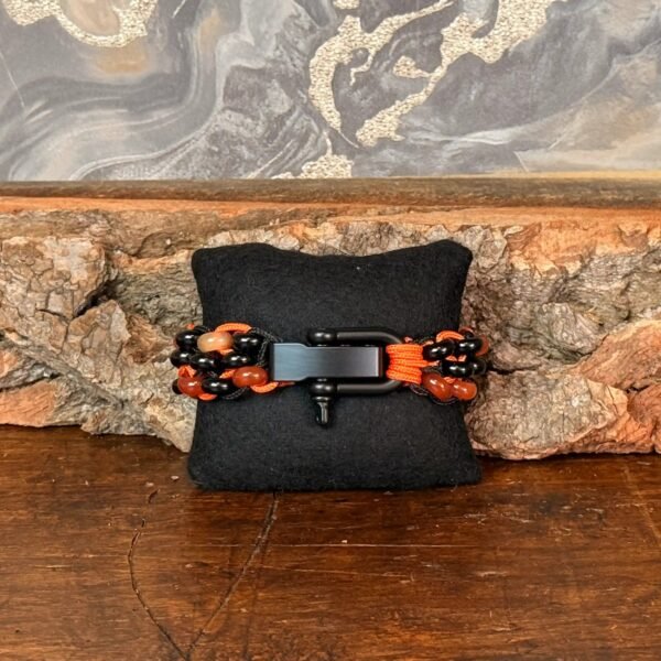 Thesaurus, Thesaurus edelstenen, edelstenen, Heerlijk Wormerveer, , armband, mannen armband, stoere armband, paracord, robuust, robuuste armband, persoonlijk, uniek, gepersonaliseerd, gepersonaliseerde armband, duurzaam, stevige armband, harpsluiting, RVS sluiting, RVS harpsluiting, zwarte agaat, agaat, chalcedoon, orange chalcedoon, carneool