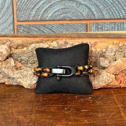 IMG_5373-2 Thesaurus, Thesaurus edelstenen, edelstenen, Heerlijk Wormerveer, , armband, mannen armband, stoere armband, paracord, robuust, robuuste armband, uniek, gepersonaliseerd, gepersonaliseerde armband, stevige armband, harpsluiting, RVS sluiting, tijgeroog,