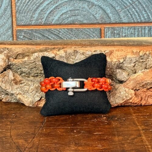 IMG_5374-2 Thesaurus, Thesaurus edelstenen, edelstenen, Heerlijk Wormerveer, , armband, mannen armband, stoere armband, paracord, robuust, robuuste armband, uniek, gepersonaliseerd, gepersonaliseerde armband, stevige armband, harpsluiting, RVS sluiting, RVS harpsluiting, chalcedoon, orange chalcedoon, carneool