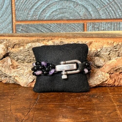 IMG_5423-2 Thesaurus, Thesaurus edelstenen, edelstenen, Heerlijk Wormerveer, armband, mannen armband, stoere armband, paracord, robuust, robuuste armband, uniek, gepersonaliseerd, gepersonaliseerde armband, stevige armband, harpsluiting, RVS sluiting, zwarte agaat, agaat, amethist